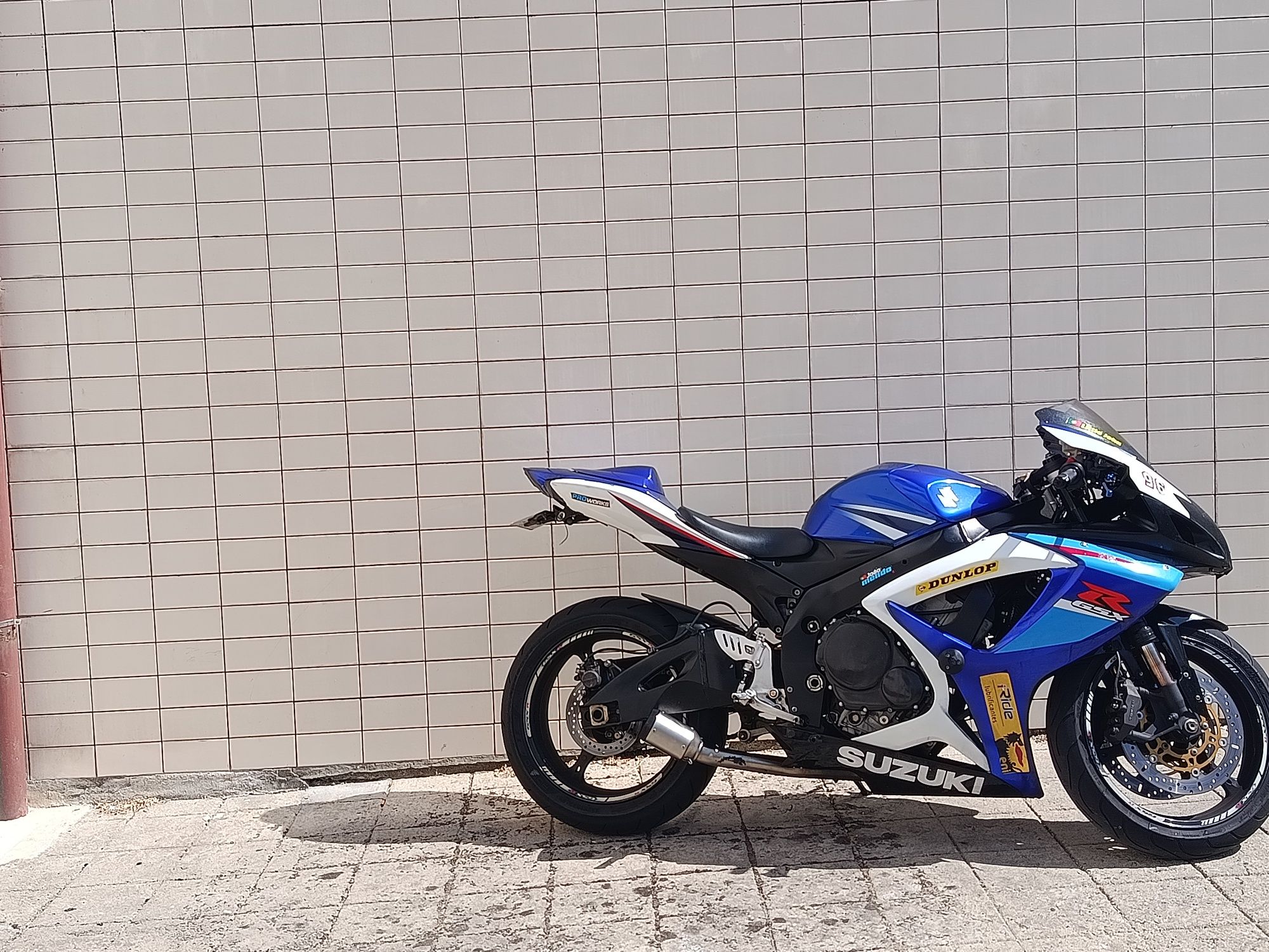 Suzuki GSXR 750 k7