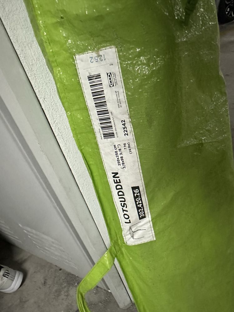 Tenda Ikea / nova com etiqueta