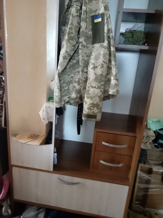 Меблі в коридор в хорошому стані