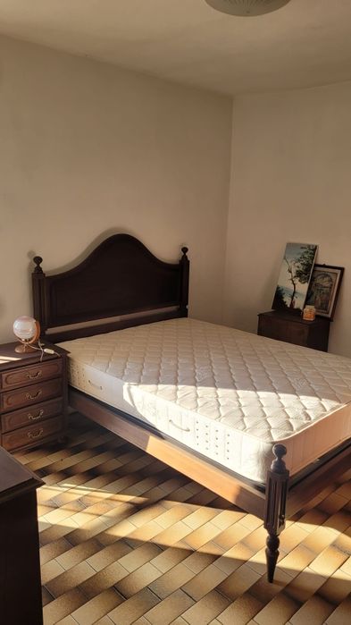 ALUGA-SE CASA perto vila Góis  3 pisos / 2 quartos 1 sala  / Lareira