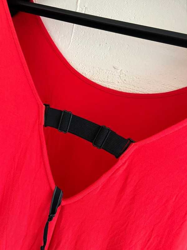 Stylowa czerwona jedwabna sukienka Guess Los Angeles suknia