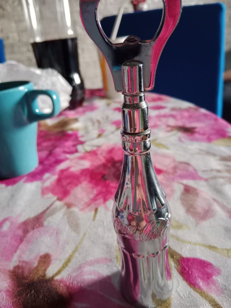 Otwieracz coca cola