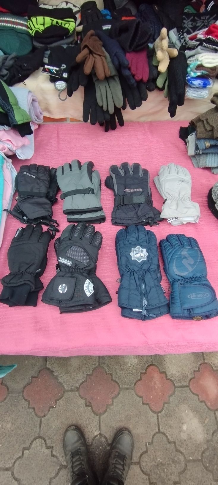Лижні рукавиці різних розмірів