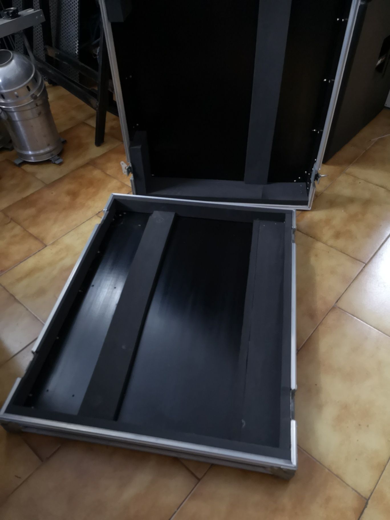 Flightcase para mesa de som SANTOSOM