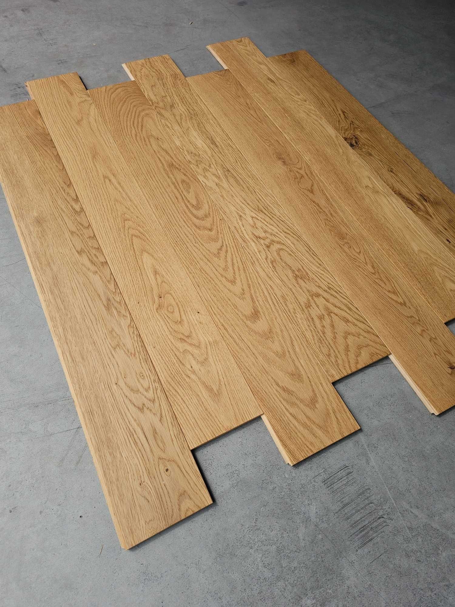 Podłoga dębowa lakierowana faza szczotka 11x126x600/1200 (300 m2)