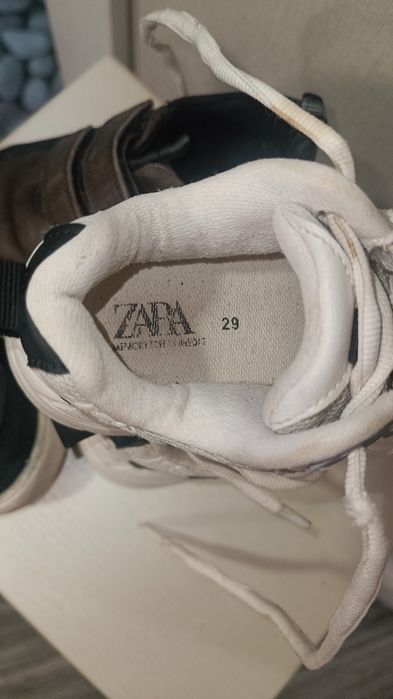 Продам кроссовкт Zara  и Rockport