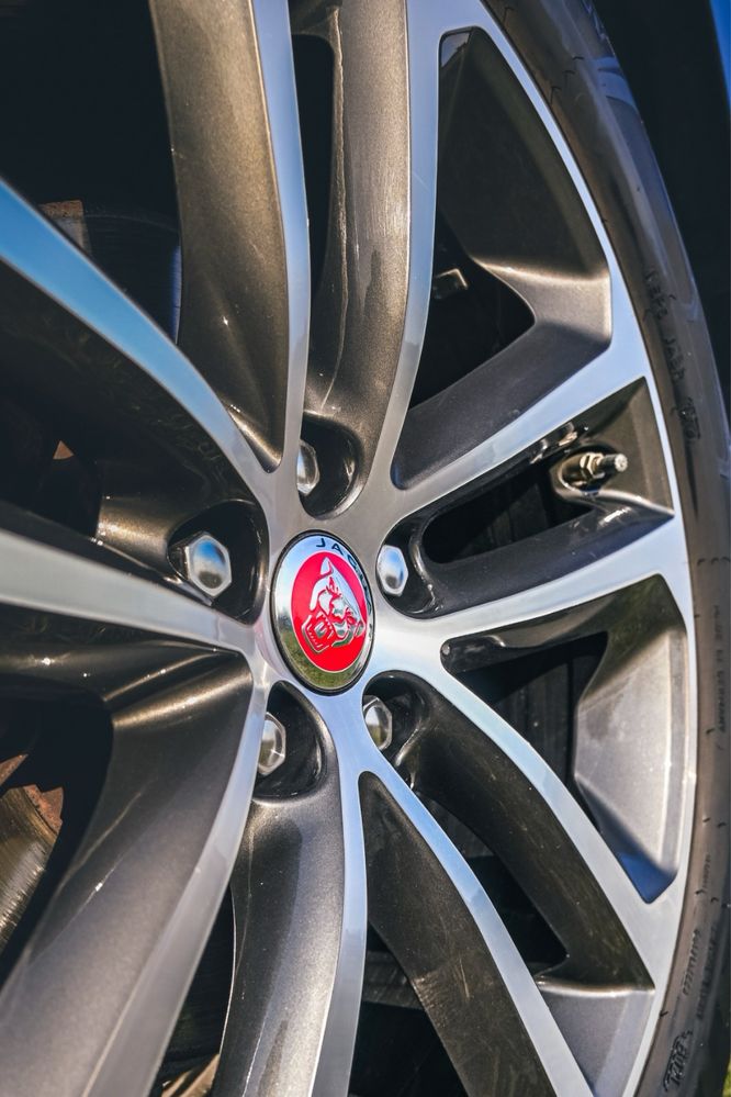 Jagura F-pace - polski salon - zadbany z pięknym wnetrzem
