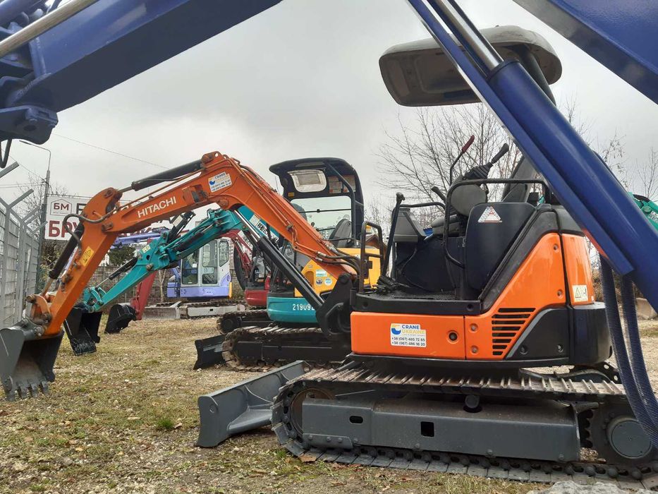 Екскаватор гусеничний HITACHI ZX30UR