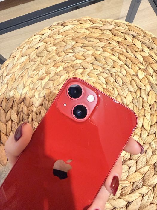 iPhone 13 - Product RED