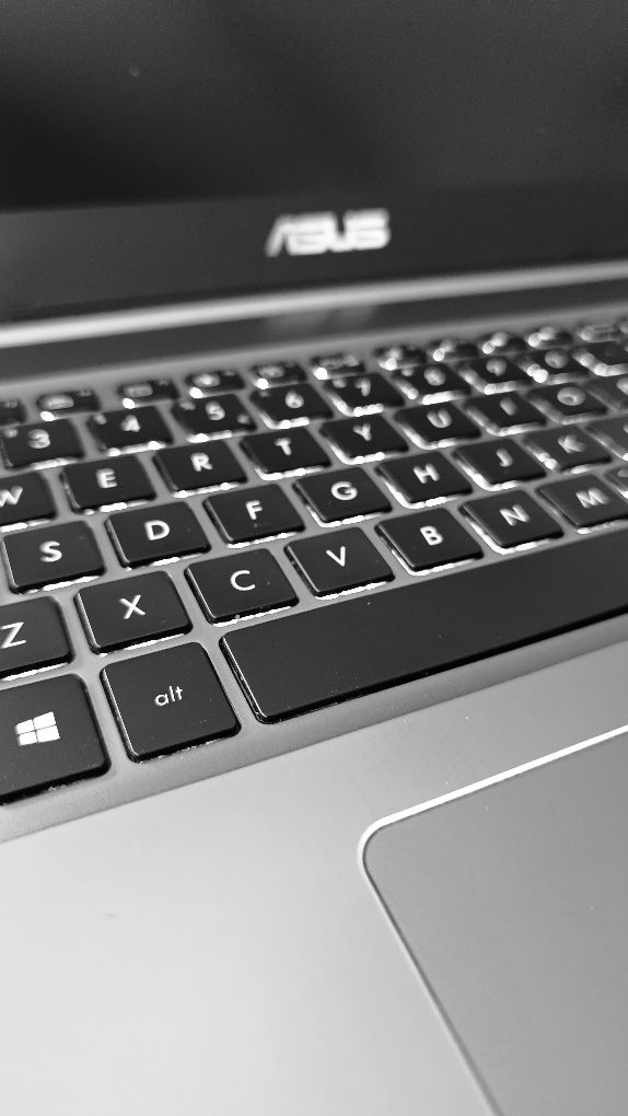 Sprzedam laptopa gamingowego Asus VIVO Books N580v stan bardzo dobry