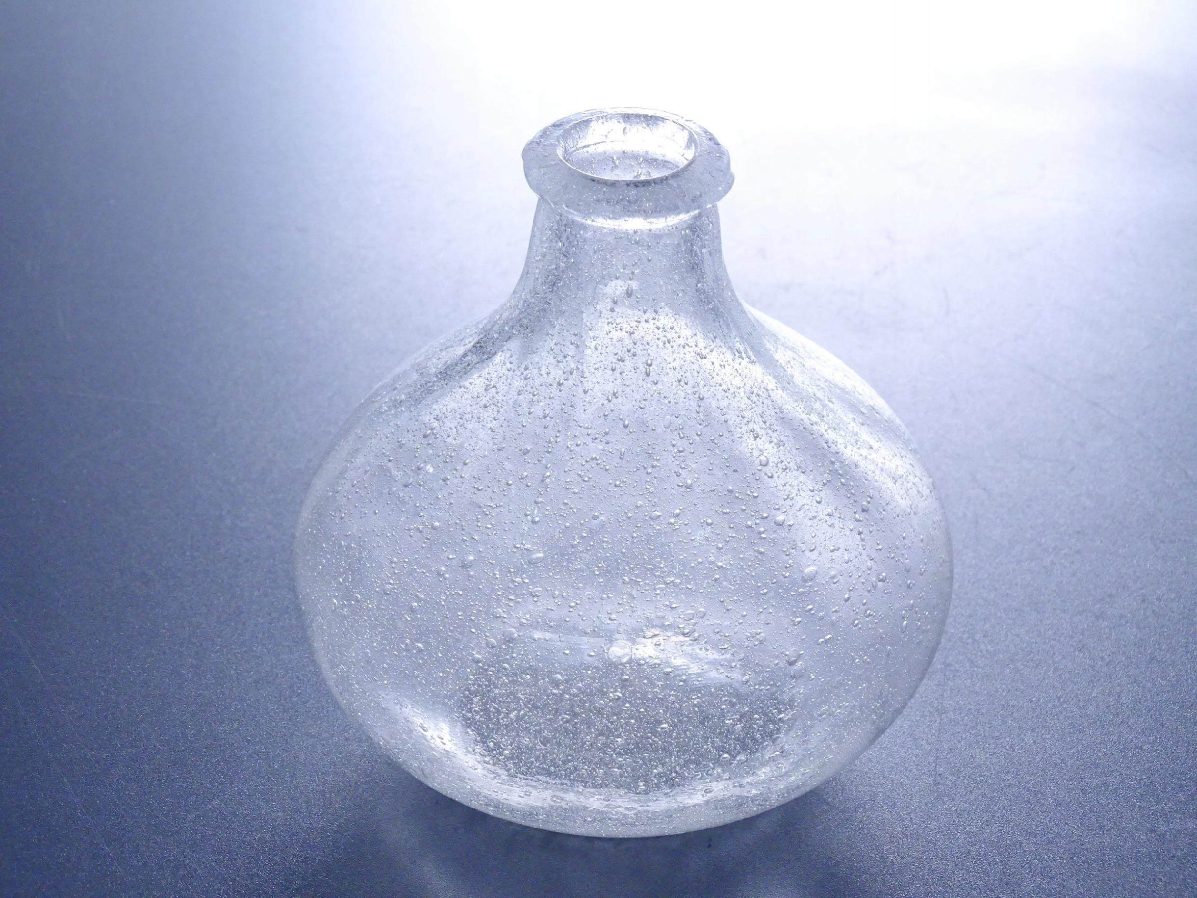 szklany flakon buteleczka pęcherzyki powietrza