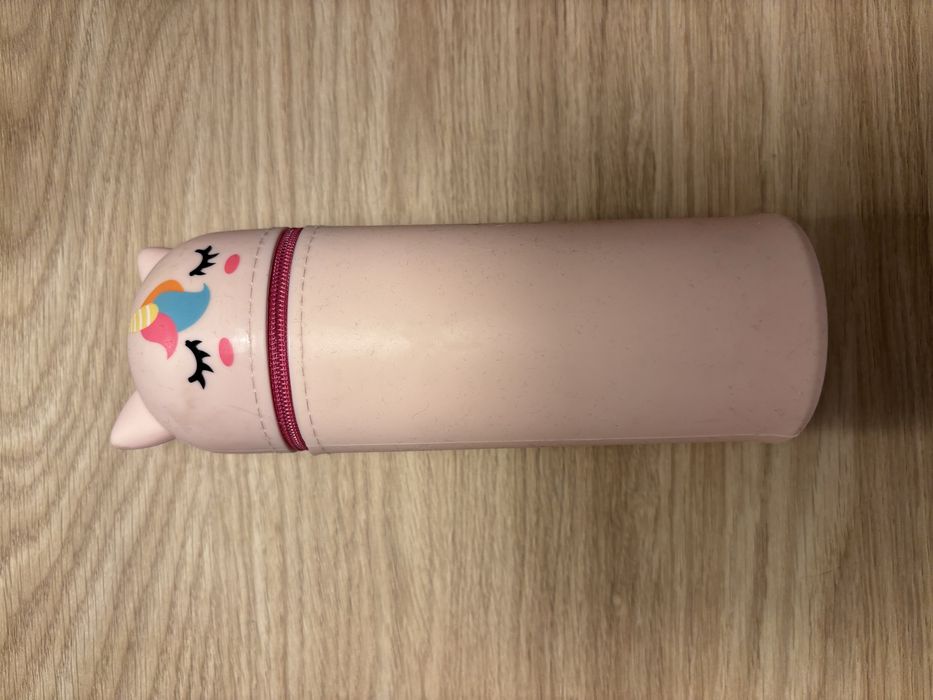 Mały piórnik różowy unicorn!