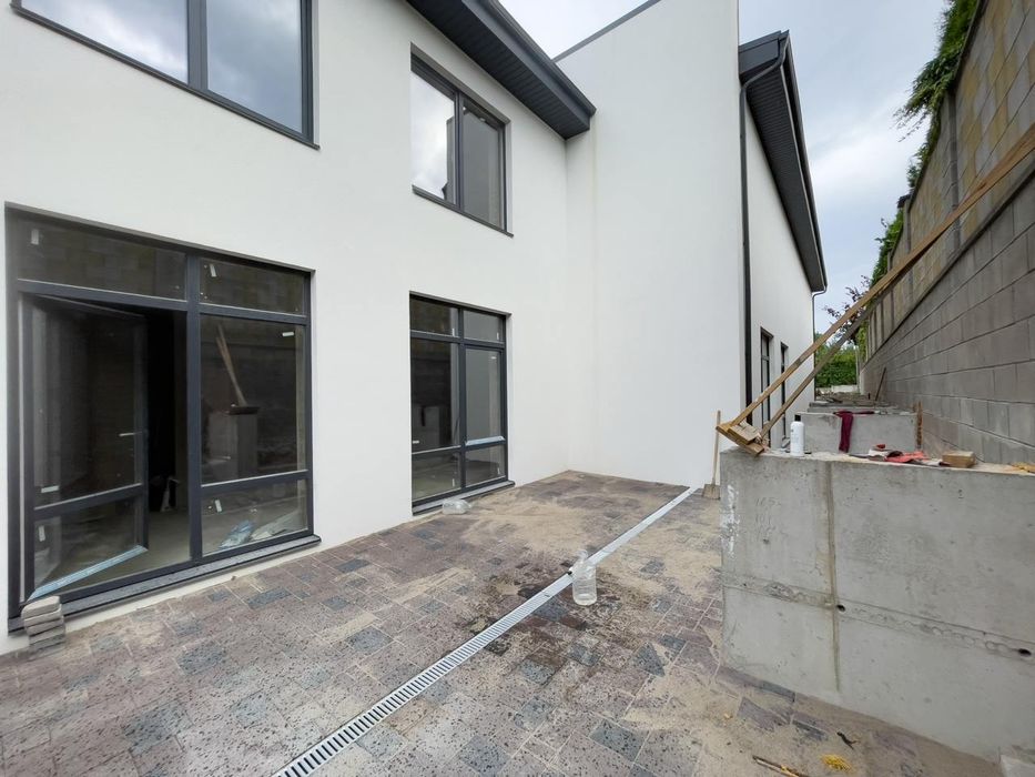 Ексклюзивний котедж з міськими мережами!