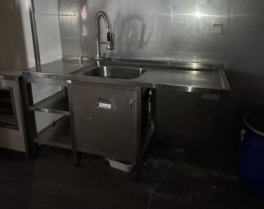 Bancada Industrial em Inox com Lava-loiça - 168x60x85cm