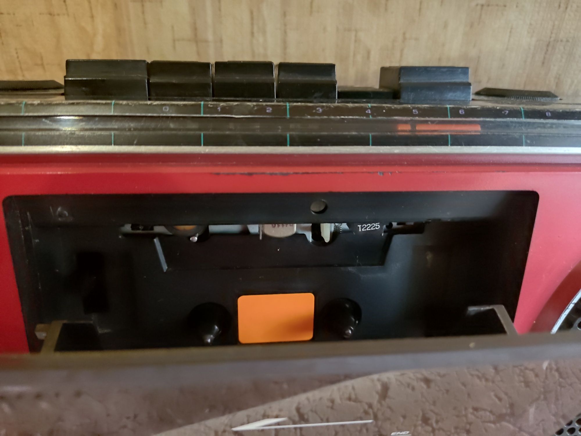 Aiwa J20-магнитола,работает.