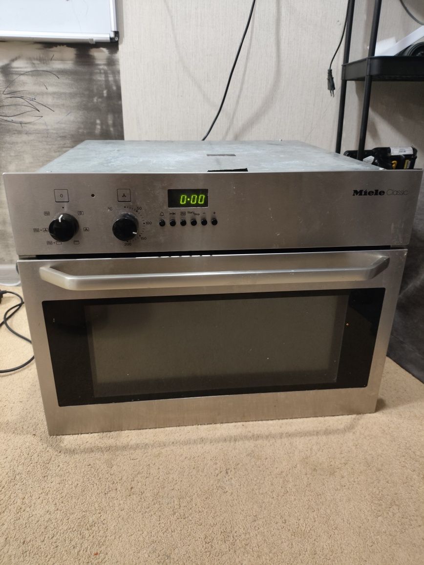 Духовой шкаф Miele H146MB