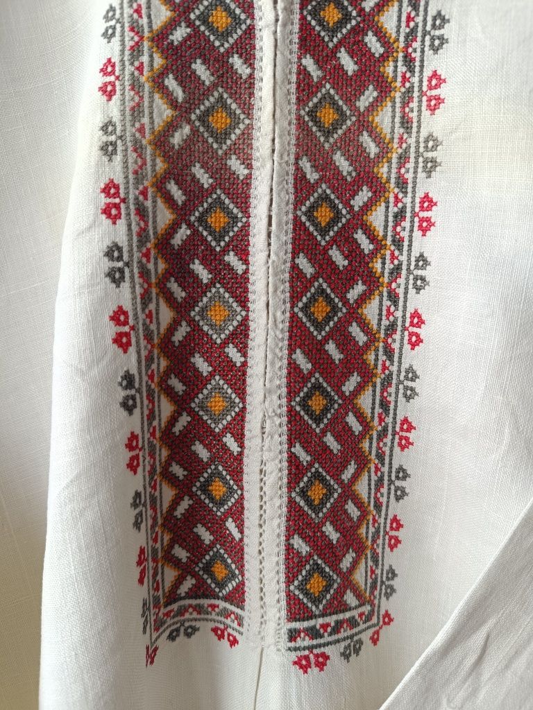 Давня вишита чоловіча сорочка