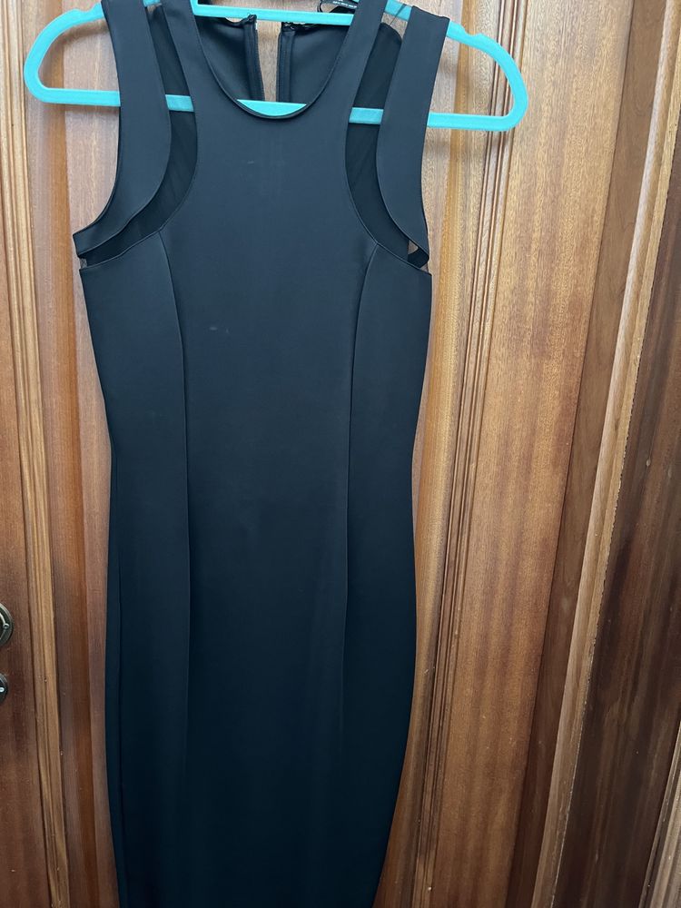 Vestido tubo preto malha licra cavado