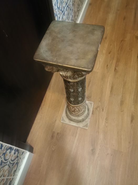 Coluna  em louça