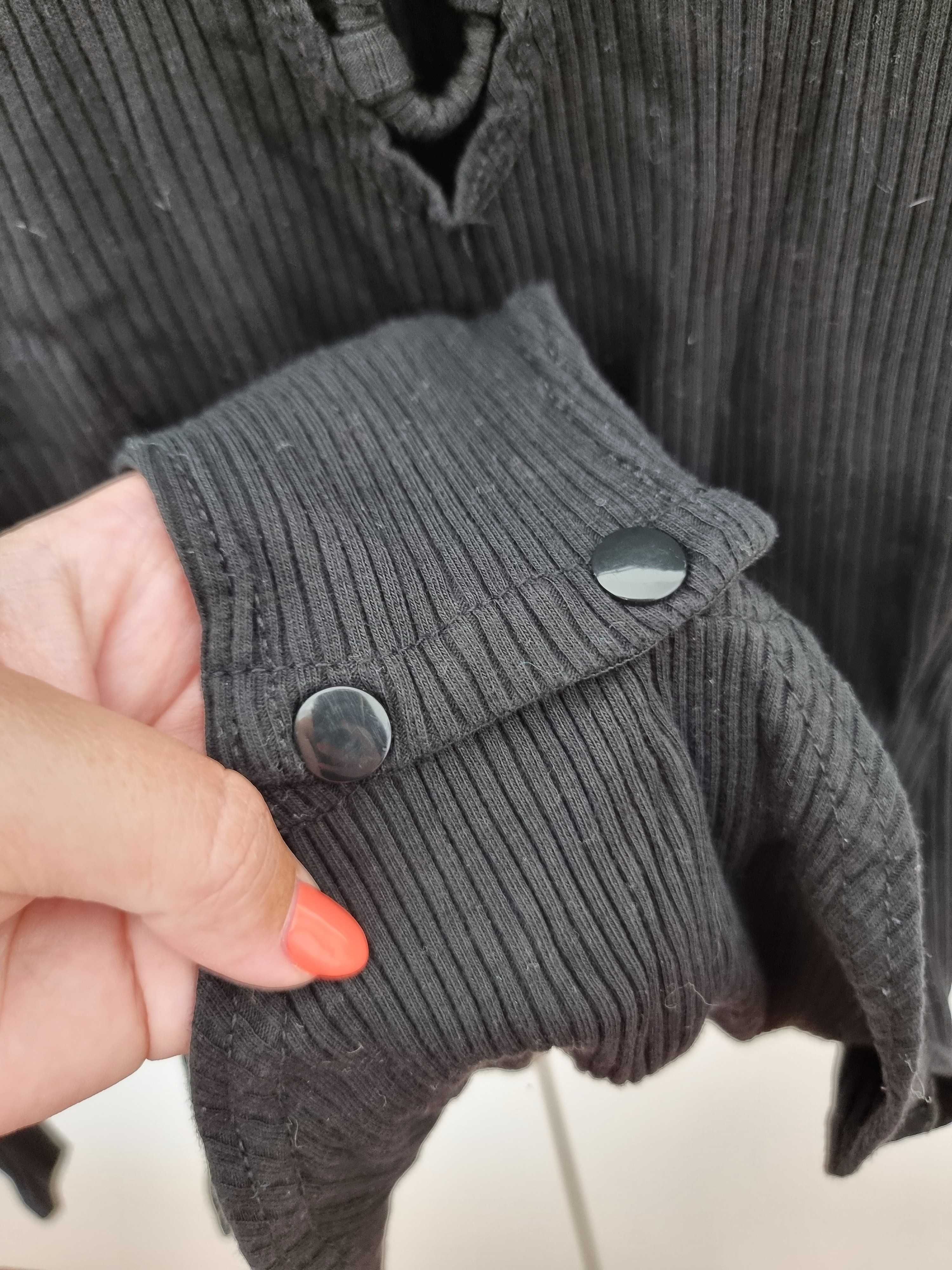 Body preto de manga comprida com detalhe no decote, tamanho S