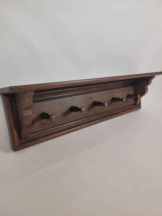 Dębowy wieszak z półką