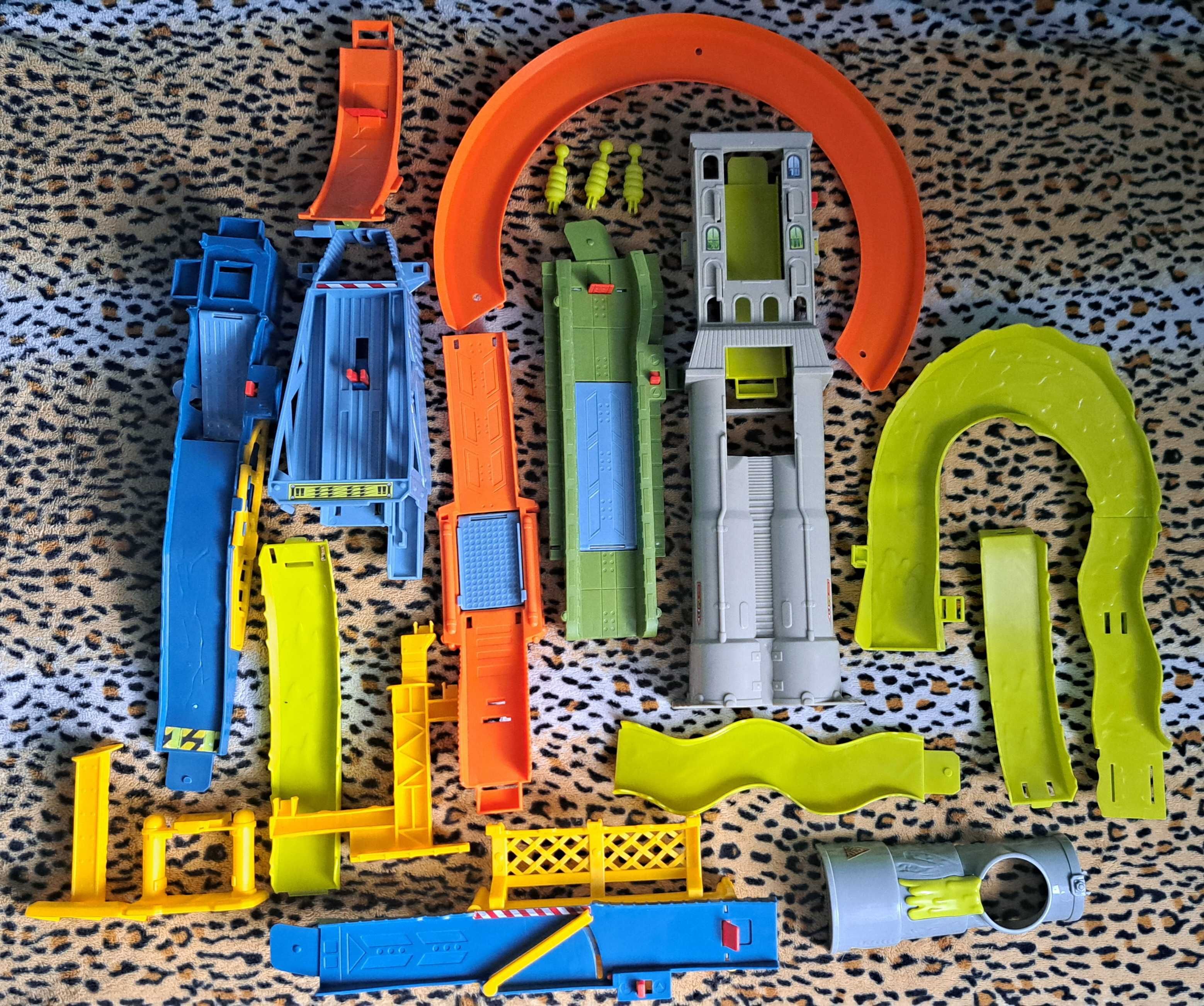 Mattel Hot wheels oblężenie mutantów KOMPLET + Gratis