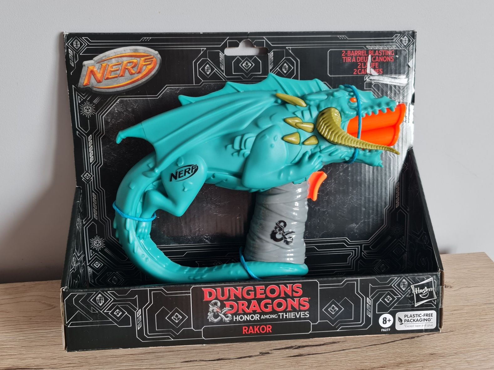 Nerf Dungeons & Dragons Rakor Blaster i 4 rzutki Nerf Elite 2.0,