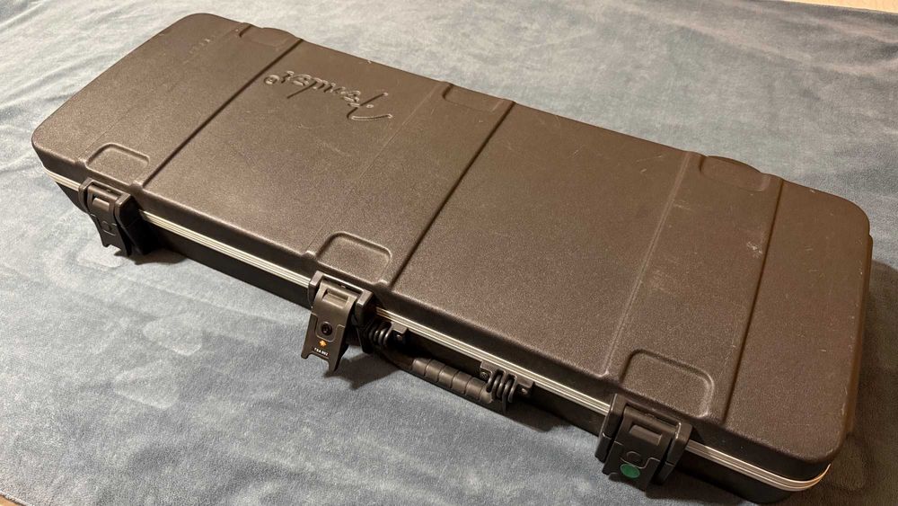 Продам кейсы/кофры гитар/басов Fender,Jackson,Roadrunner,Music-Jacket