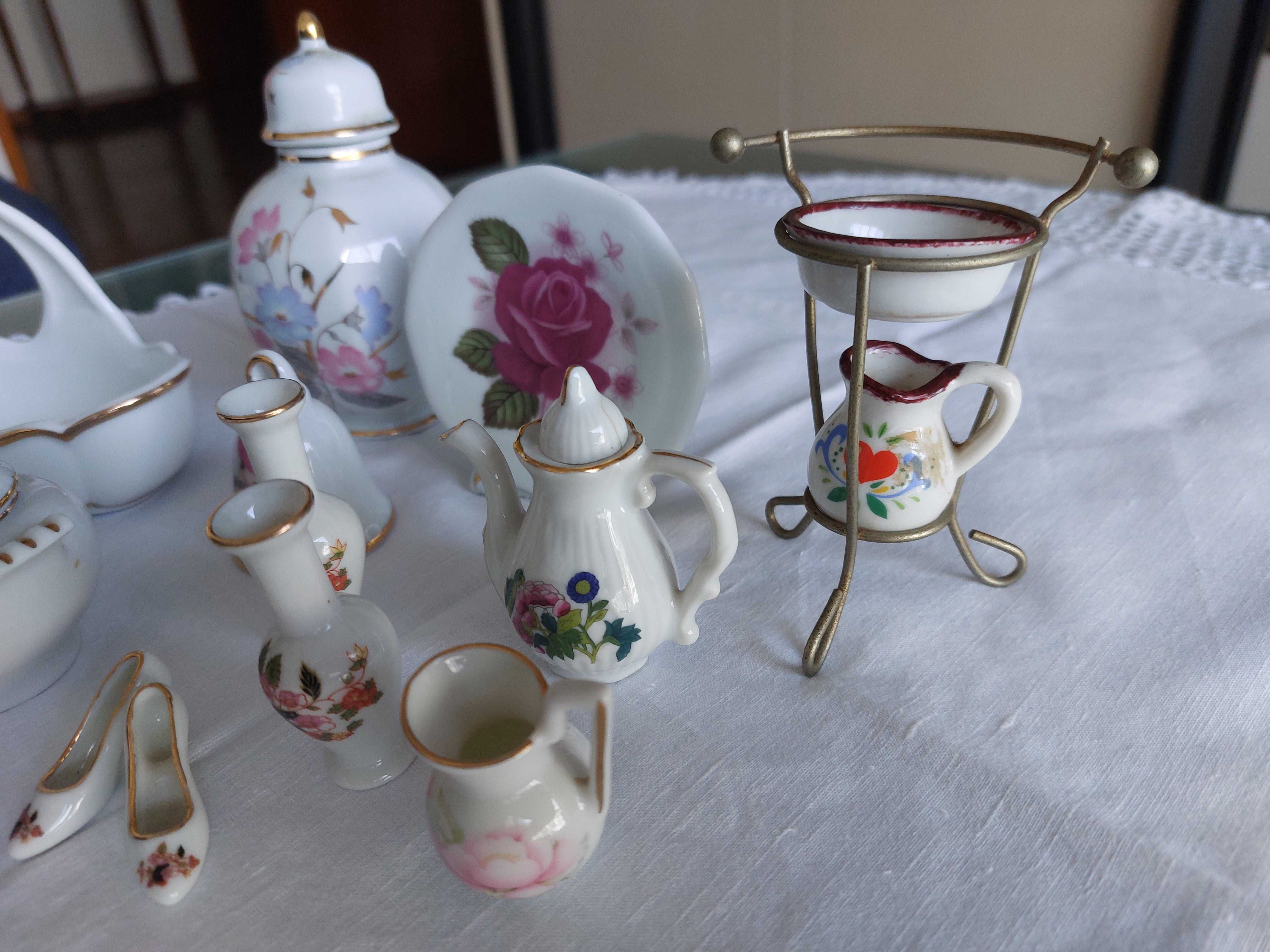 Conjunto Miniaturas Porcelana, 12 peças, vários fabricantes