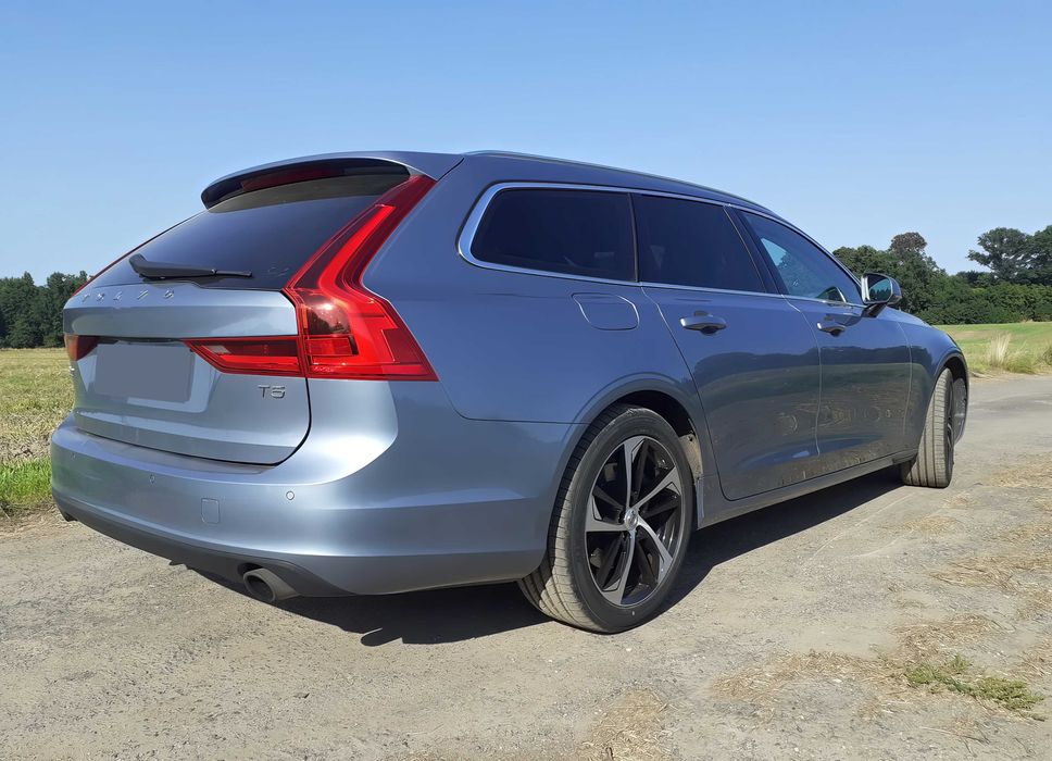 Volvo V90      2017