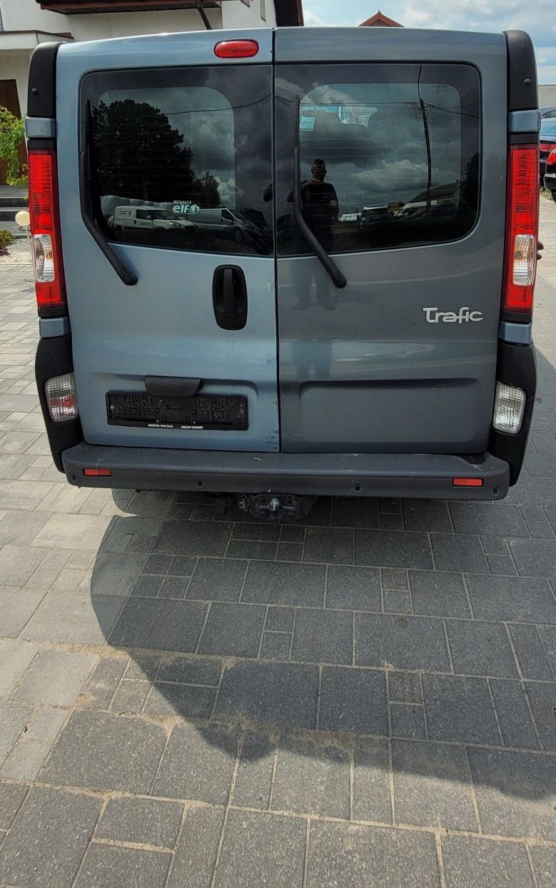 Renault Trafic L1H1 2.5 DCI 146 KM 2009 r 3 os.