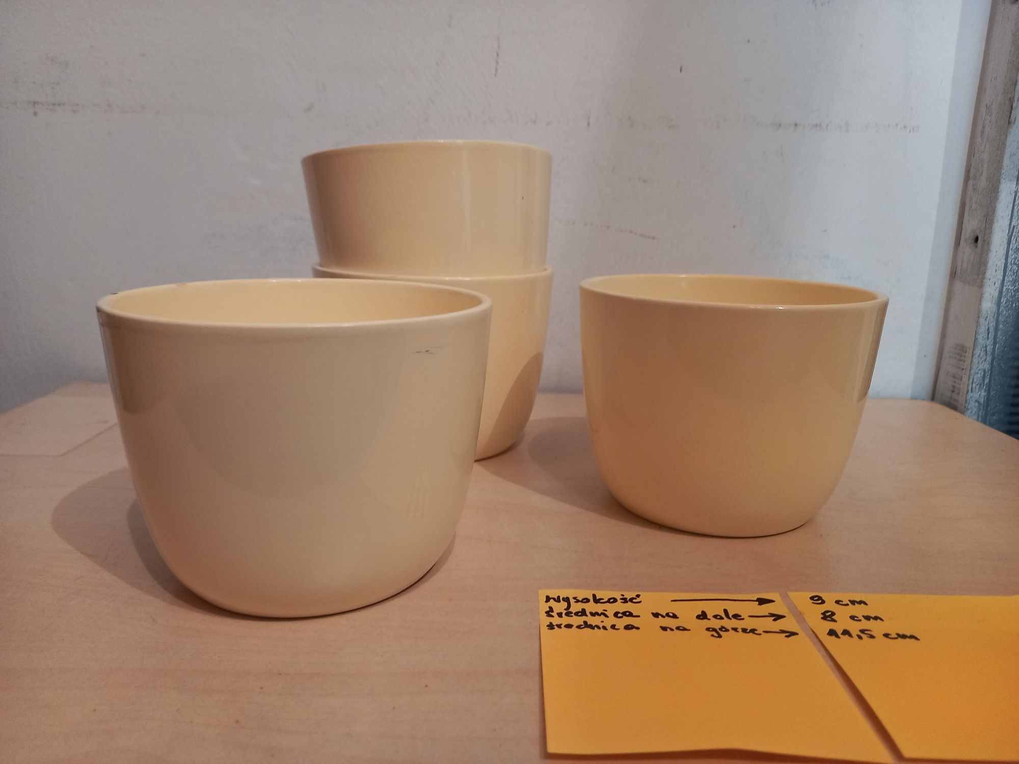 Zestaw 4 sztuk osłonek ceramicznych kolor waniliowy
