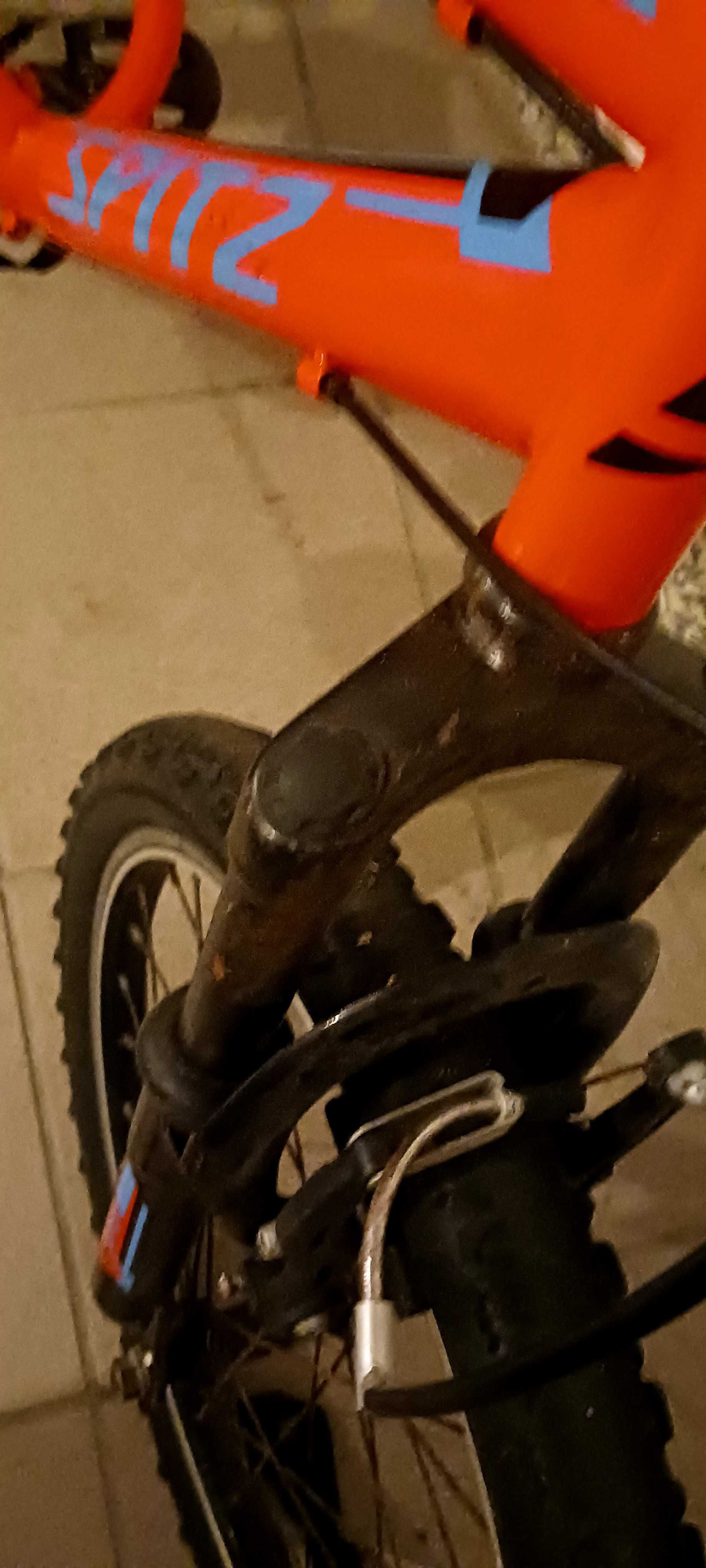 Bicicleta usada laranja apropriada para crianças dos 7 aos 11