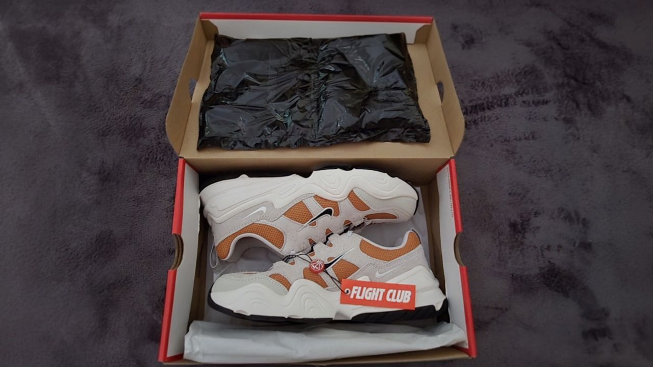 Nike Tech Hera Cinzentos e Laranja