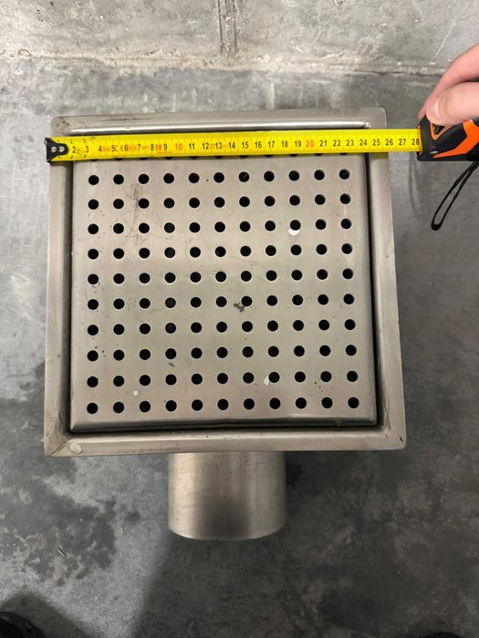 Bardzo solidna Kratka ściekowa Stan Idealny 2 sztuki.