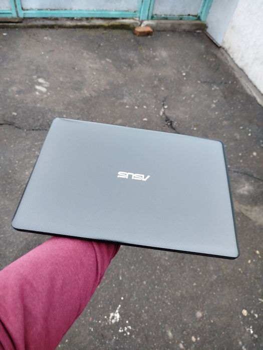 Ноутбук Asus i3-3217 SSD256GB Батарея 2 години