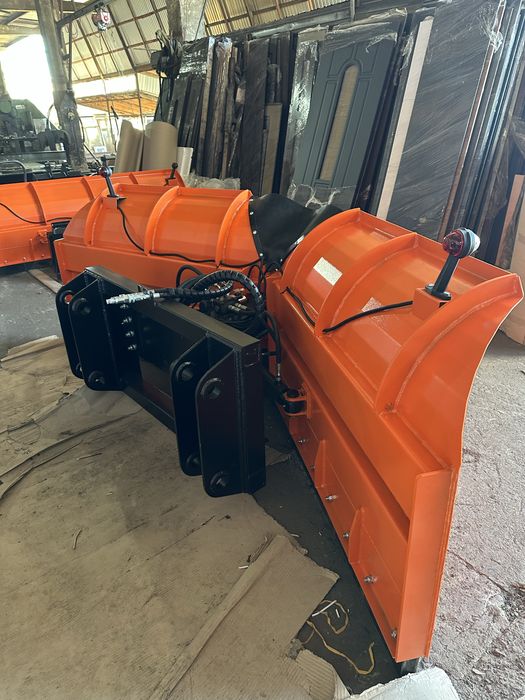 Відвал отвал для снігу JCB 3 cx САТ Manitou Bobcat