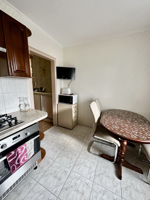 Продаж затишної 2 кімнатної квартири на Митниці