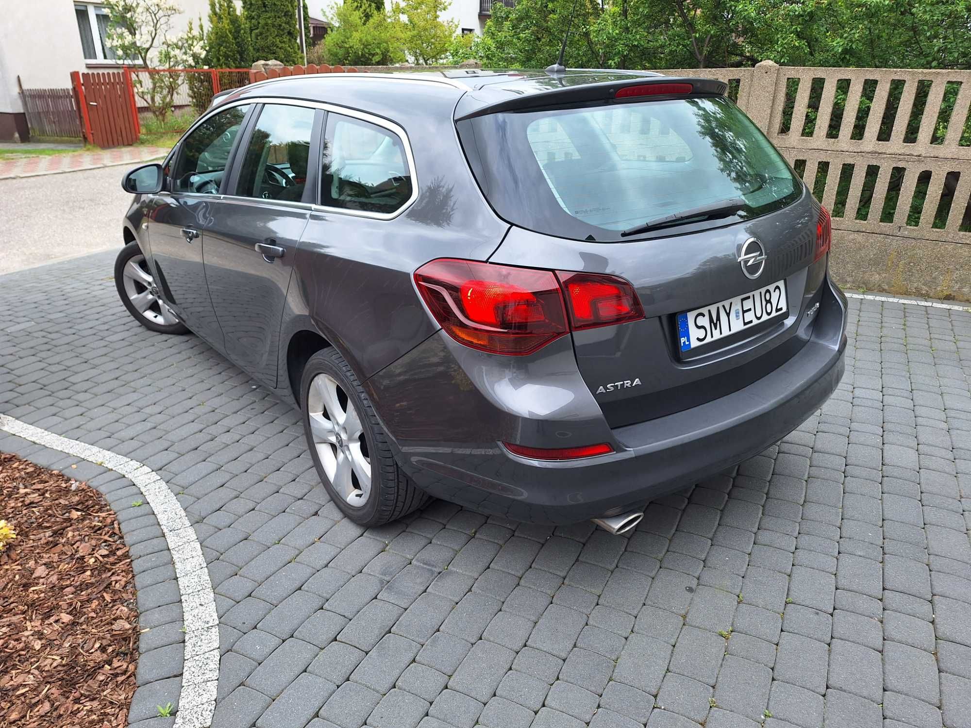 Opel Astra J 4 IV Benzyna 1,4 Turbo 140 KM 2011 rok