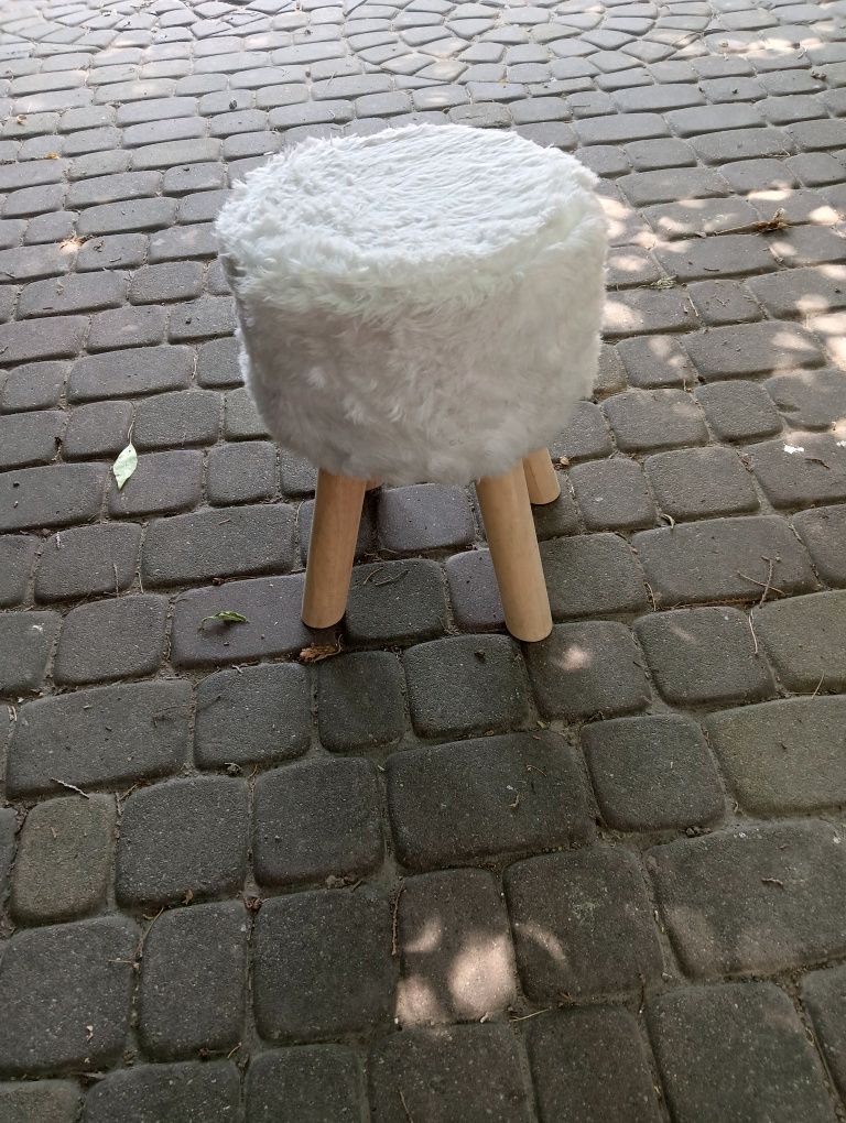 Futerkowy taborecik