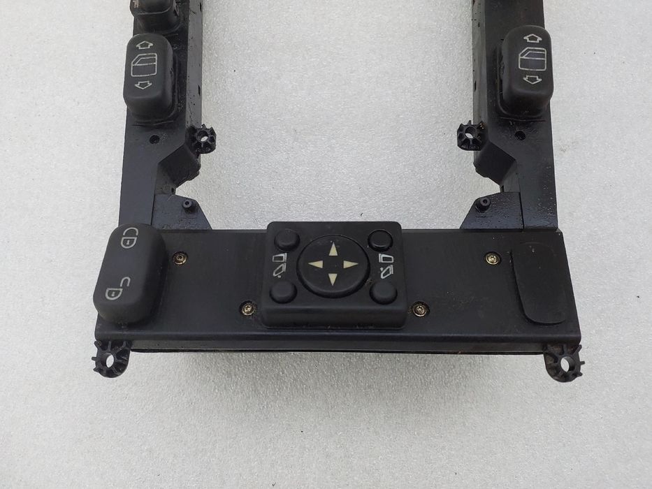 Comando / botão / interruptor vidros frente esquerdo MERCEDES-BENZ Cla