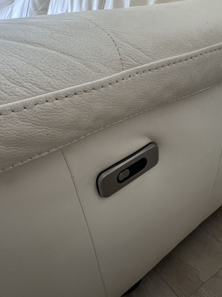 Sofá Chateau d’Ax em pele 3 lugares com 2 relax elétricos