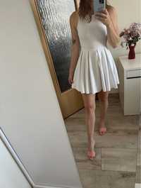 Bershka biała sukienka rozkloszowana 36 S