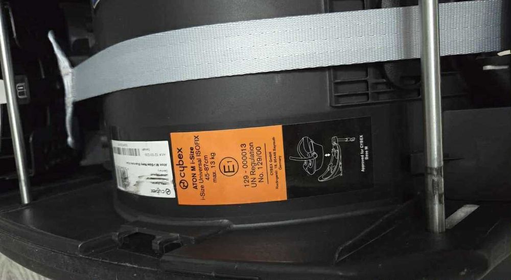 Fotelik samochodowy Cybex Aton M i-Size wraz z dedykowaną bazą ISOFIX