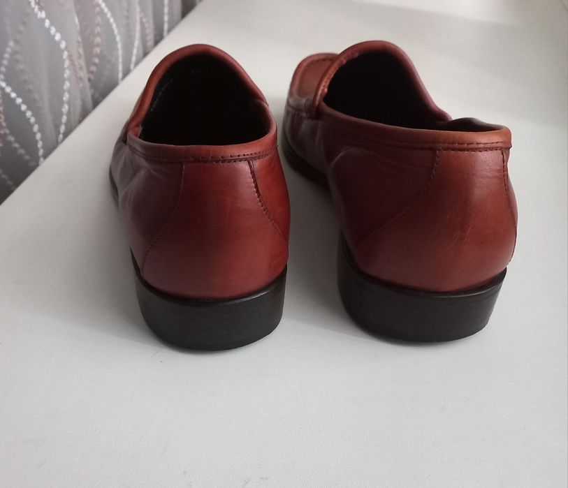 Jones Bootmaker,Британия