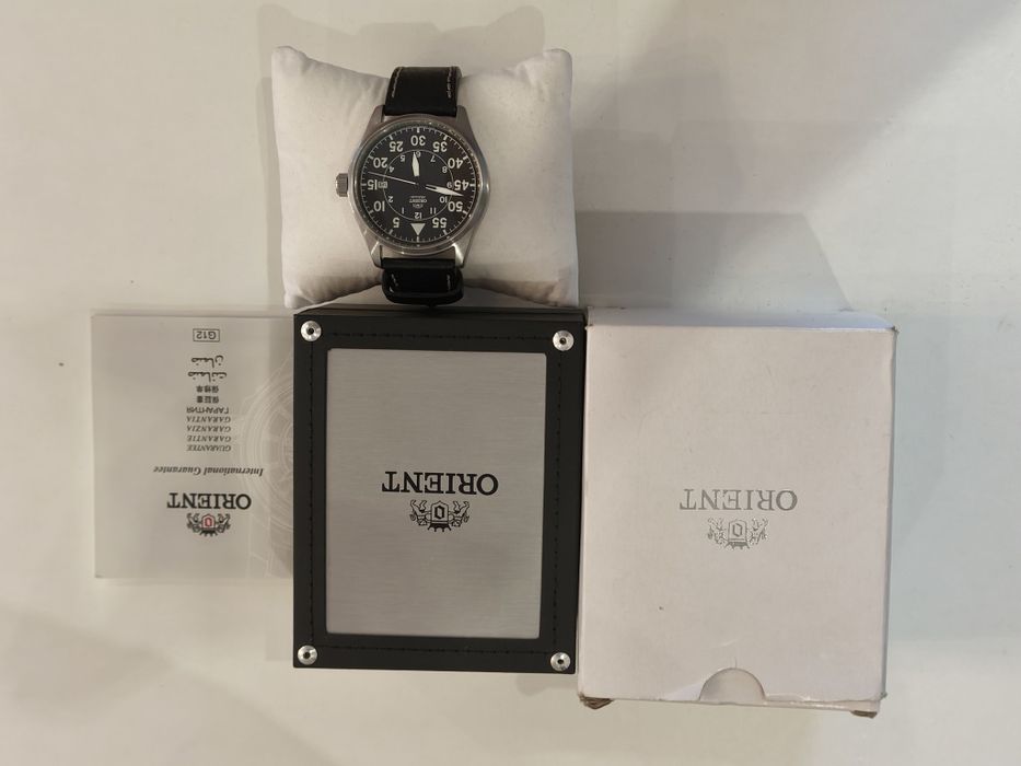 Продаю чоловічий годинник Orient RA-AC0H03B10B