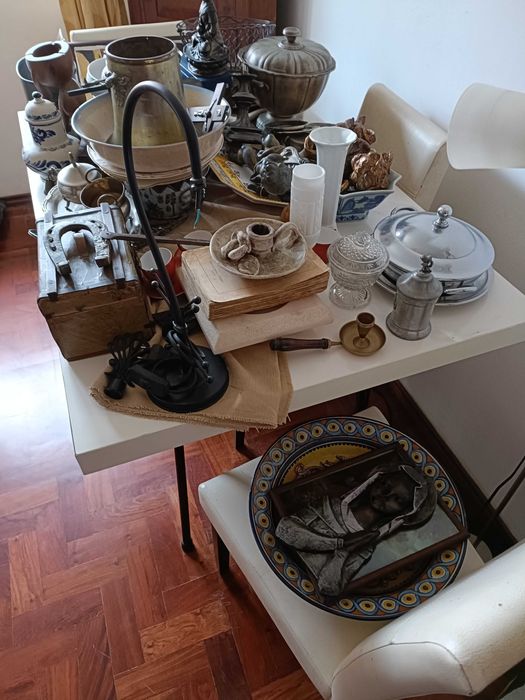 Vendo velharias e antiguidades