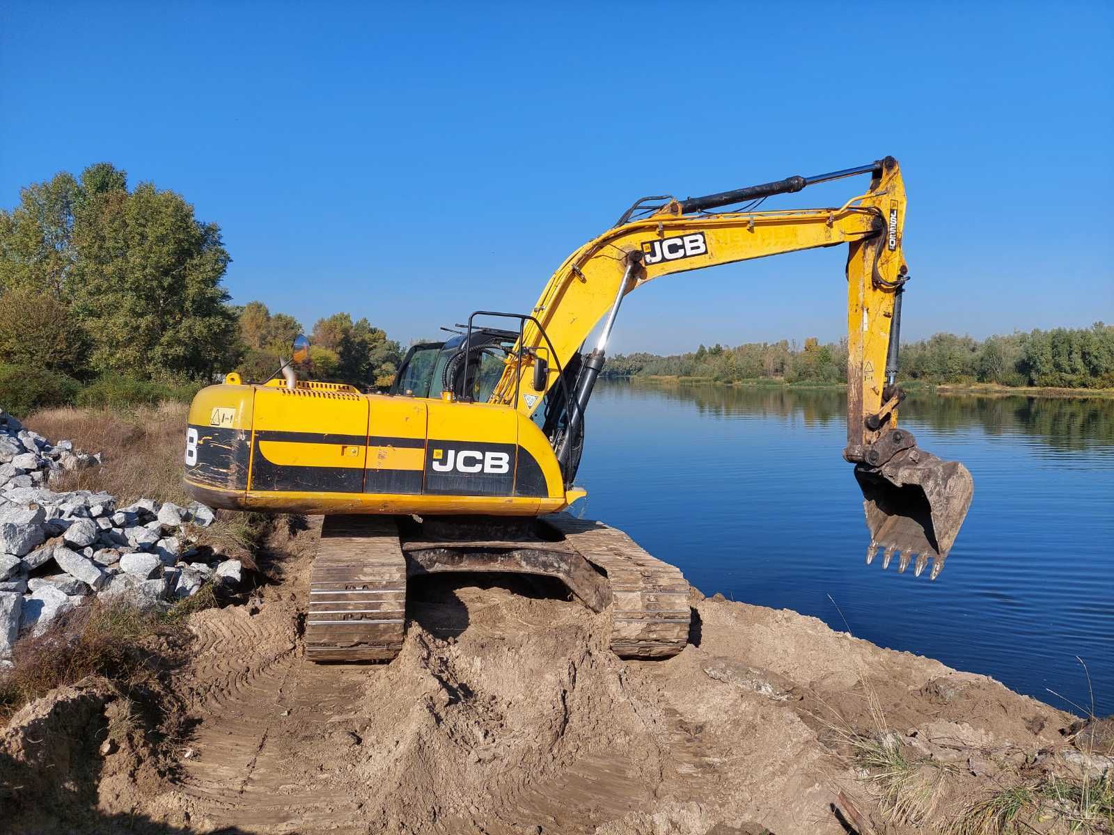 JCB 220 220 LC 2012