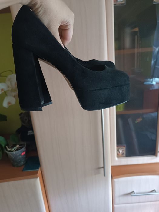 Туфлі високий каблук нові