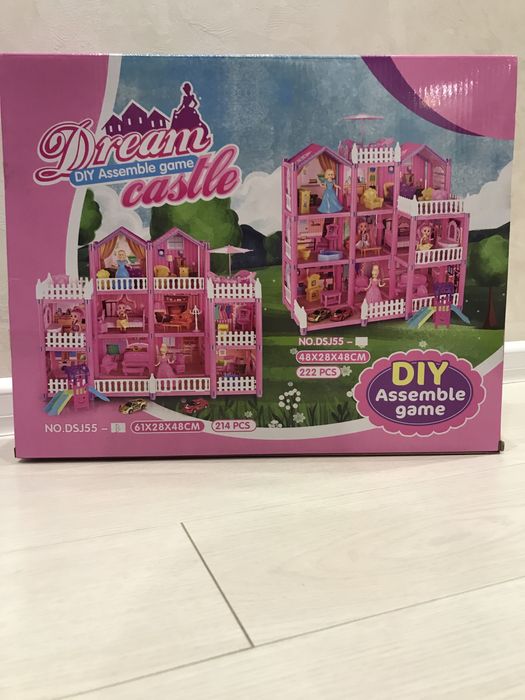 Ляльковий будинок з іграшками та барбі